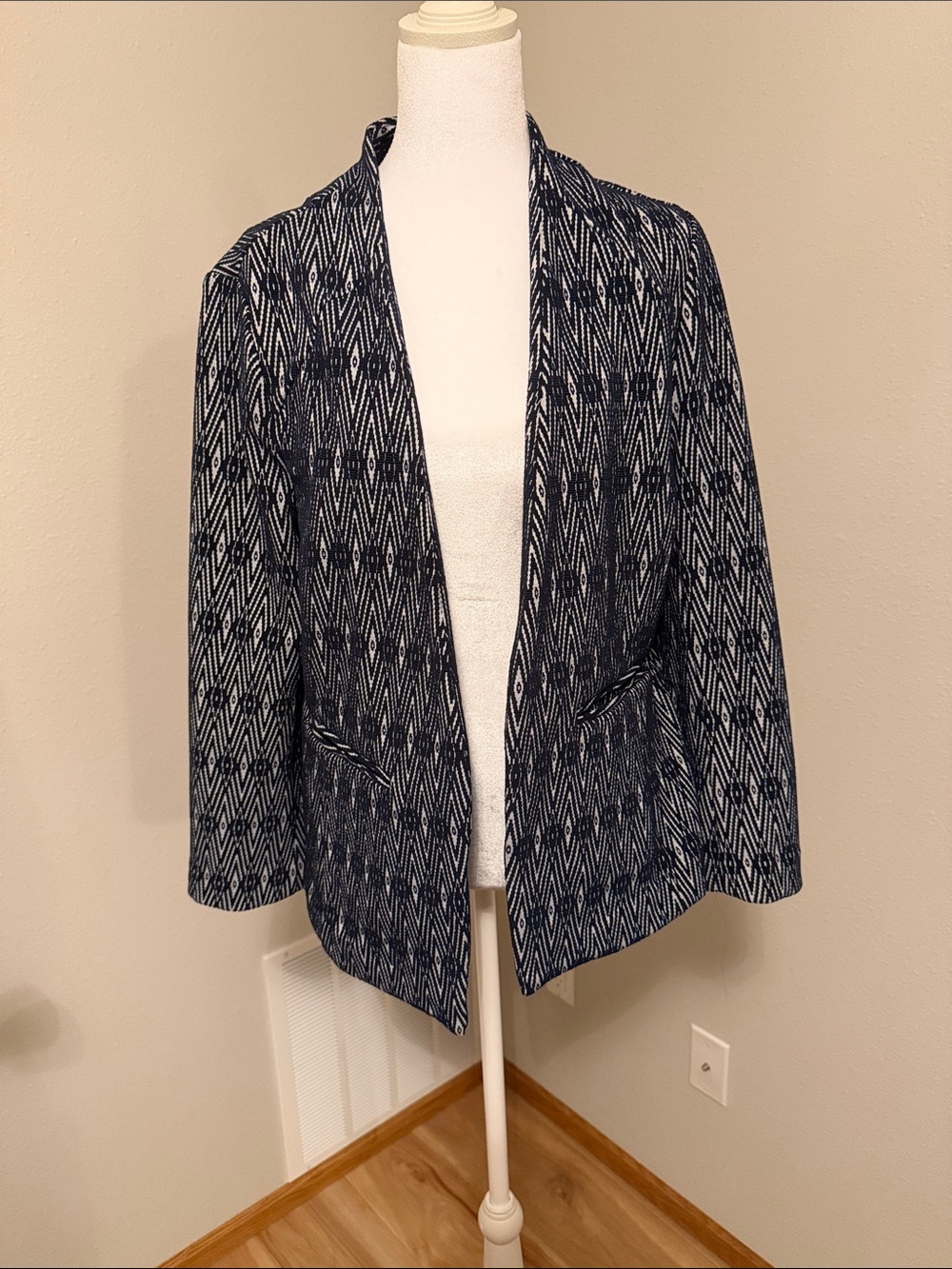 Skies Are Blue Navy & White Printed Collarless Blazer